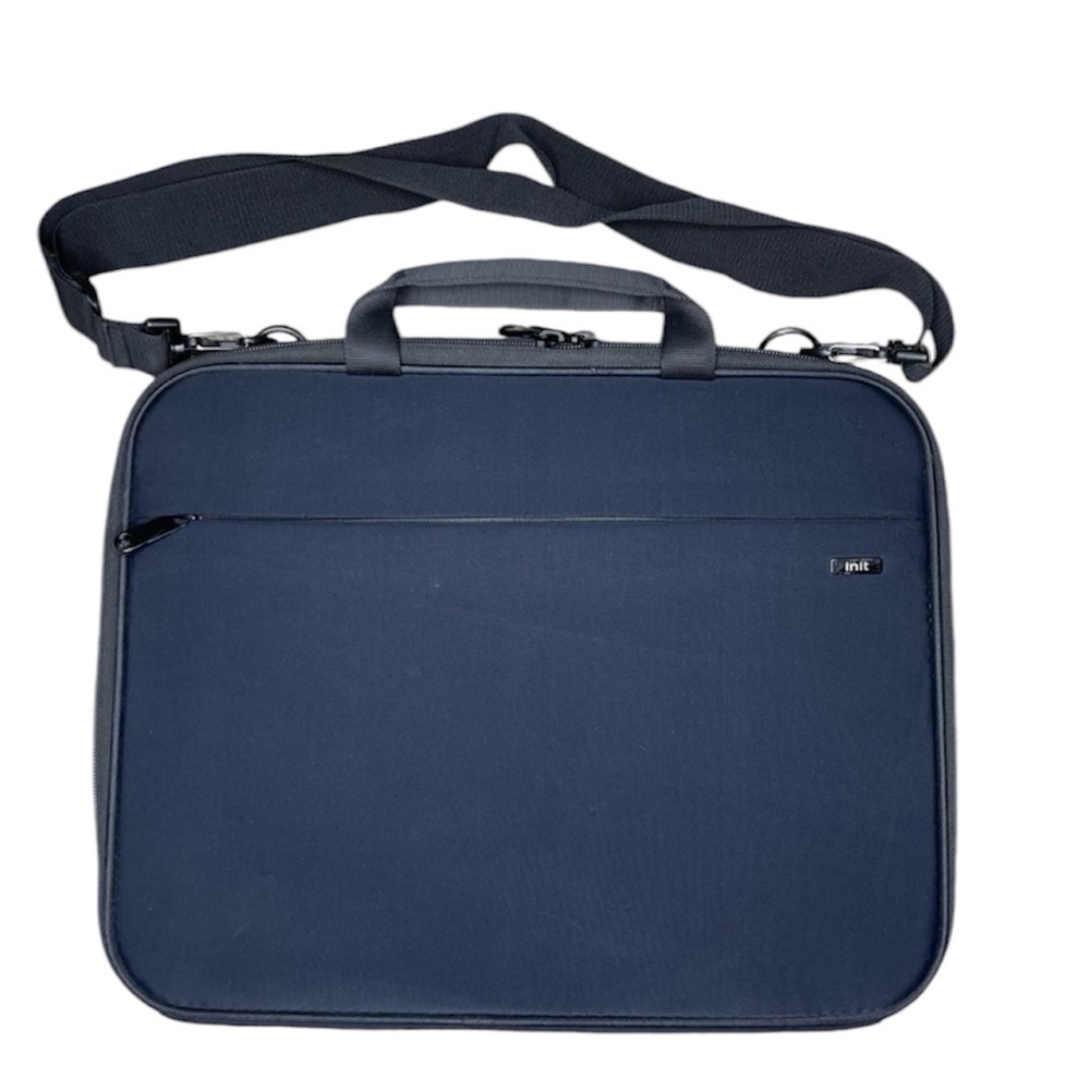 Init laptop case